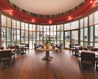 Embassy Suites by Hilton Tuscaloosa Alabama Downtown - טוסקלוסה - מסעדה