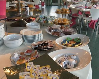 Gartenhotel Salzach - Burghausen - Buffet