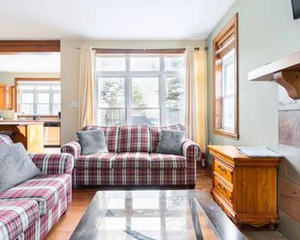 Mont Tremblant Bliss - Luxury Ski-Golf Retreat by Instant Suites - Mont-Tremblant - Oturma odası