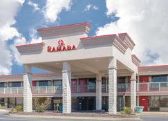 Ramada by Wyndham Edgewood Hotel & Conference Center - Edgewood - Gebouw