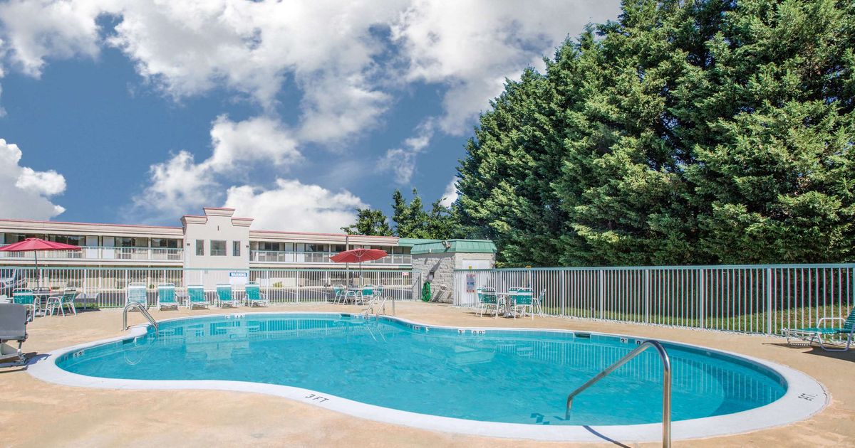 Ramada by Wyndham Edgewood Hotel & Conference Center ab 56 €. Hotels in