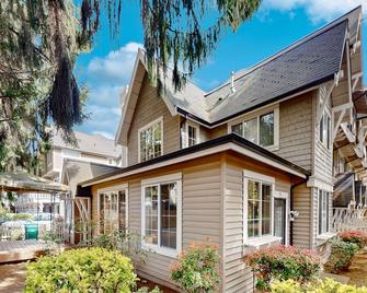 The Last House On The Left - Redmond - Building