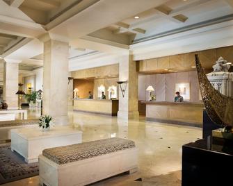 Hotel Bumi Surabaya - Surabaya - Receptionist