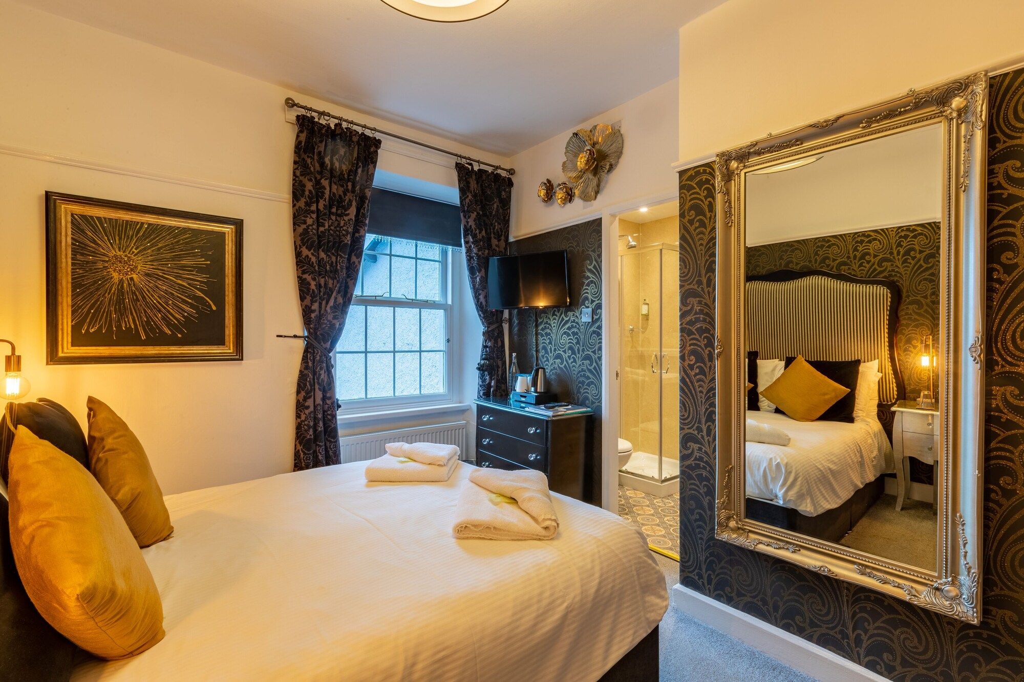 هوولي لودج جيست هاوس