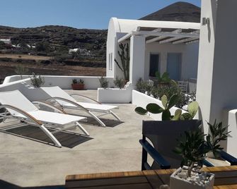 Sun Anemos Resort - Oia - Patio