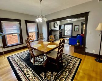 Walkable 2br condo in quiet historic neighborhood - Omaha - Jadalnia