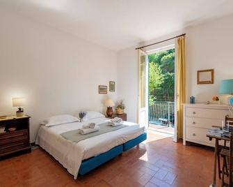 Vernazza Apartments - Vernazza - Bedroom