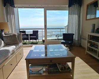 Apartment 'feet in the water, head in the clouds ' - Hardelot - Salon