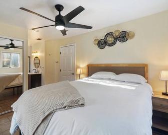 Downtown Cottage blocks from Petco Park - سان دييغو - غرفة نوم