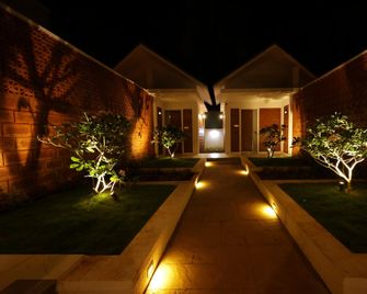 Ilif 2701 Savira Pool Villas & Suites - Alibag - Budova