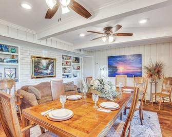 Spacious Madisonville Estate w/ Grill & Pond Views - Madisonville - Comedor