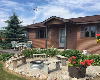 Spectacular Orchard and Lake views with Magnificent Sunsets! - Ellsworth - Patio