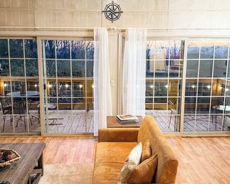 '18 Seasons' Seconds to Blue Ridge Parkway, & Mabry Mill. Game room w/Bar - Hillsville - Wohnzimmer