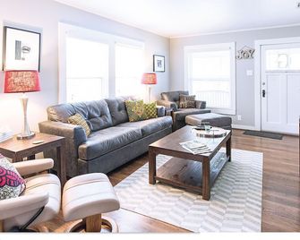 The Gates Guest House - Brady - Wohnzimmer