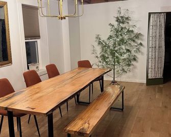 Spacious Remodeled Country Farmhouse - Heuvelton - Dining room