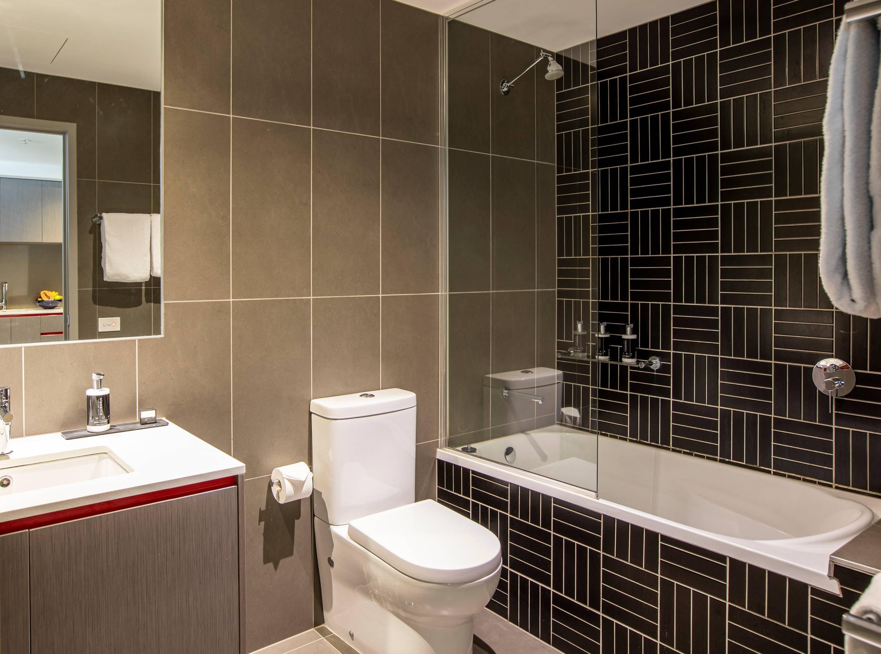 MainStay Suites Abbotsford thumbnail 3