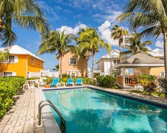 Mahogany Point 2 by Cayman Villas - North Side - Pool