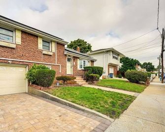Belmont Luxe Escape - Elmont - Building