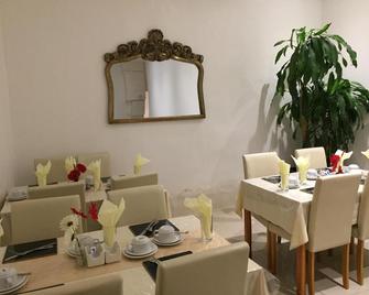 OYO Firs Lodge London Heathrow - Hounslow - Restaurante