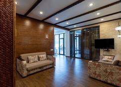 Vershina Apartments - Dombay - Living room