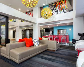 Comfort Inn and Suites Baltimore Inner Harbor - Baltimore - Lobby