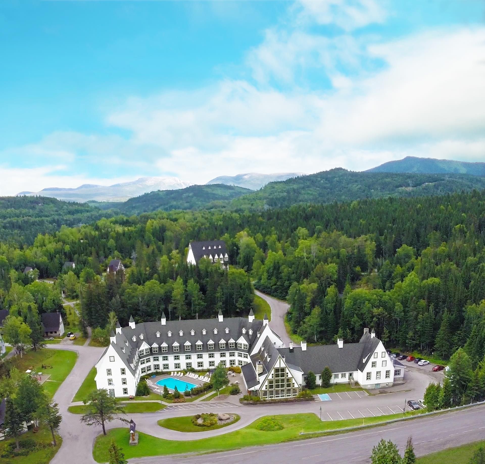 Gîte du Mont-Albert - Sepaq - Sainte-Anne-des-Monts - Building