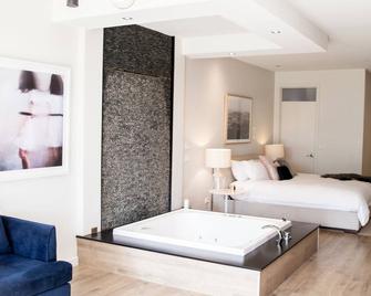 Polperro Villas - Red Hill - Bedroom