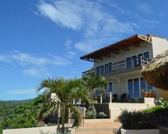 Hotel y Restaurante Leones Marinos - El Cuco