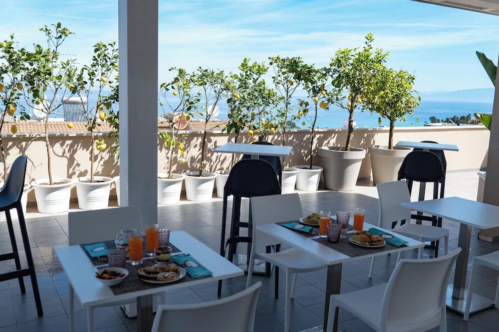 Middle Town Palace - טרופאה - מסעדה