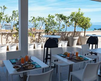 Middle Town Palace - טרופאה - מסעדה