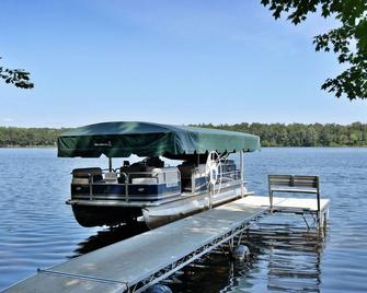 Trego Lake House- Level elevation to the water's edge. - Trego - Vista del exterior