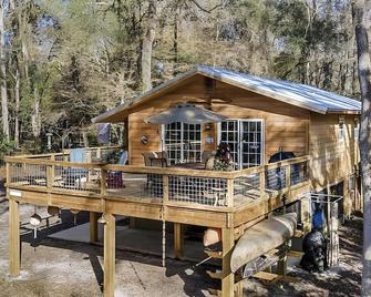 Right on the River: Enjoy the Santa Fe + Ichetucknee Rivers from a Private Dock - Branford