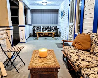 Spacious Family Getaway! - Crystal Beach - Balcony