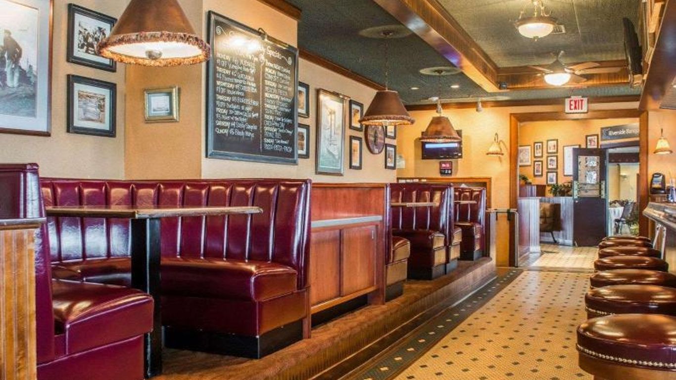 Clarion Hotel & Suites Riverfront