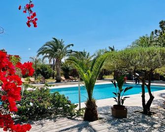 Tropic Hôtel - Rivesaltes - Pool