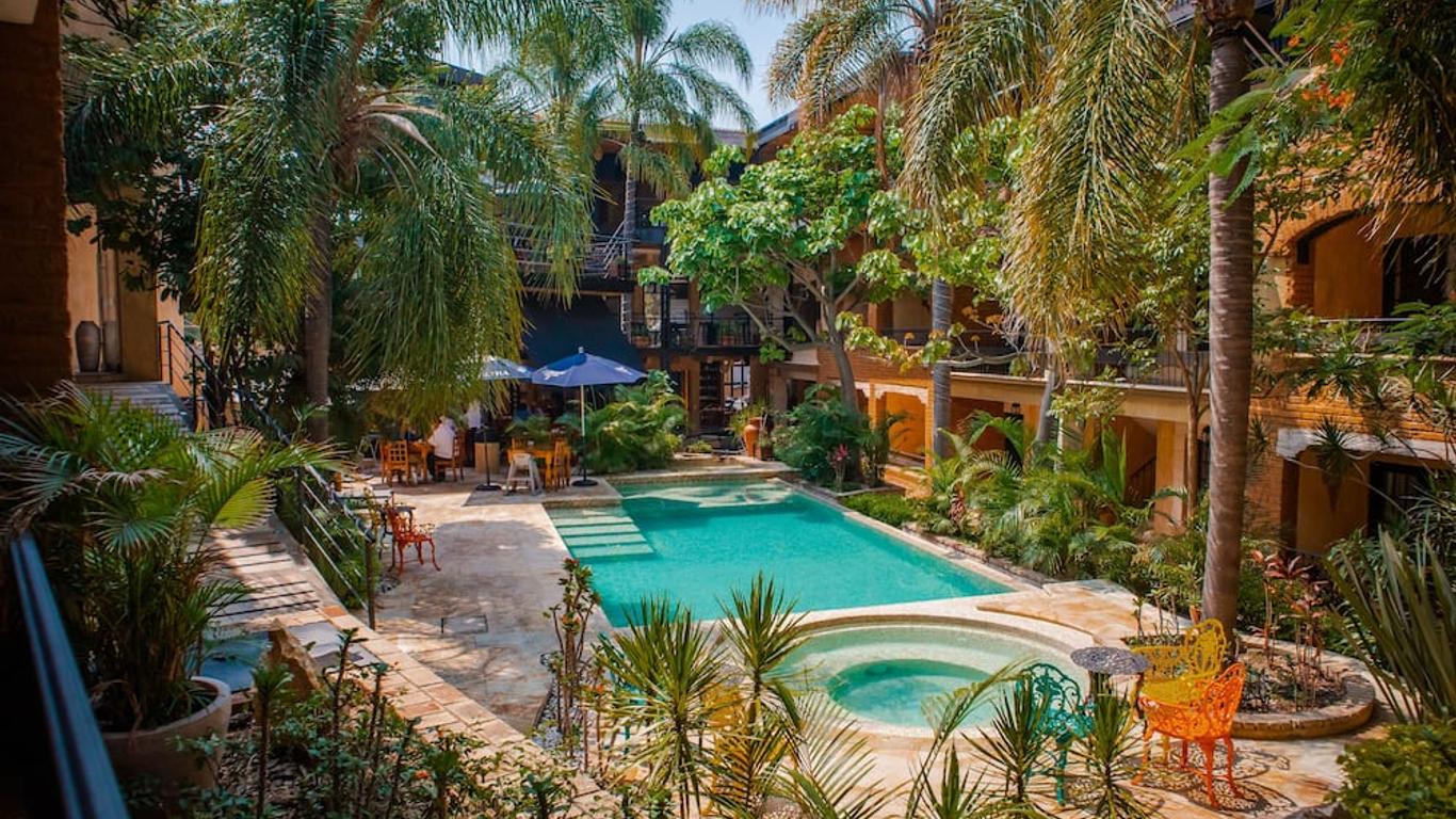 Casa de Adobe Gallery & Luxury Boutique
