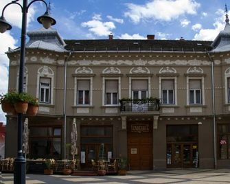 La Pergola & Prestige Panzió - Kaposvár - Gebäude