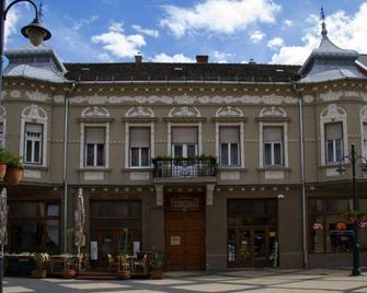 La Pergola & Prestige Panzió - Kaposvár - Gebouw