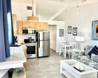 Matecumbe Resort - Islamorada - Kitchen