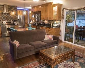 Artistic Resort Like Home with Pool - Fullerton - Living room