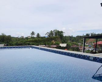 Pakoan Indah Hotel Bukittinggi - Bukittinggi - Pool