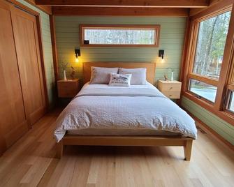 Sebasticook Lake Retreat - Newport - Bedroom