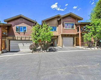 Gorgeous Steamboat Townhome Shuttle to Ski Resort - 斯廷博特斯普林斯 - 建築