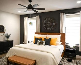 HostWise Stays Hot Tub, great outdoor area, off-street parking, more! - Pittsburgh - Habitación