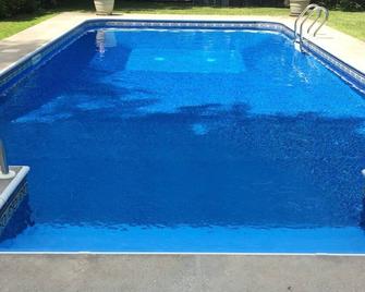 1 Block Away from The Village - Walking distance to Colgate - Hamilton - Piscina