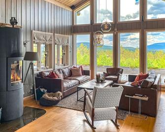 Awesome Home In Østby With Jacuzzi - Østby - Sala de estar