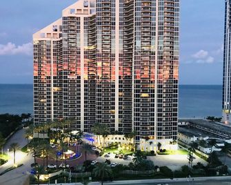 The Irina at King David! 3BR/2BA in Sunny Isles Beach! - Sunny Isles Beach - Gebouw