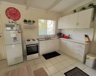 Esperance Little Units 2 - Esperance - Keuken