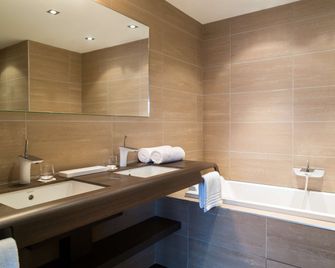 Domaine la Charpinière, The Originals Collection - Saint-Galmier - Salle de bain