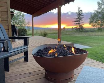 Spacious 5BR w/ Stunning Grand Teton Views + 20 mins from Resort - Tetonia - Serambi